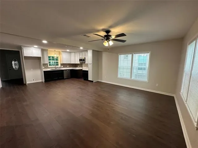 $1,600 | 607 Fahrenthold Street, El Campo, TX 77437