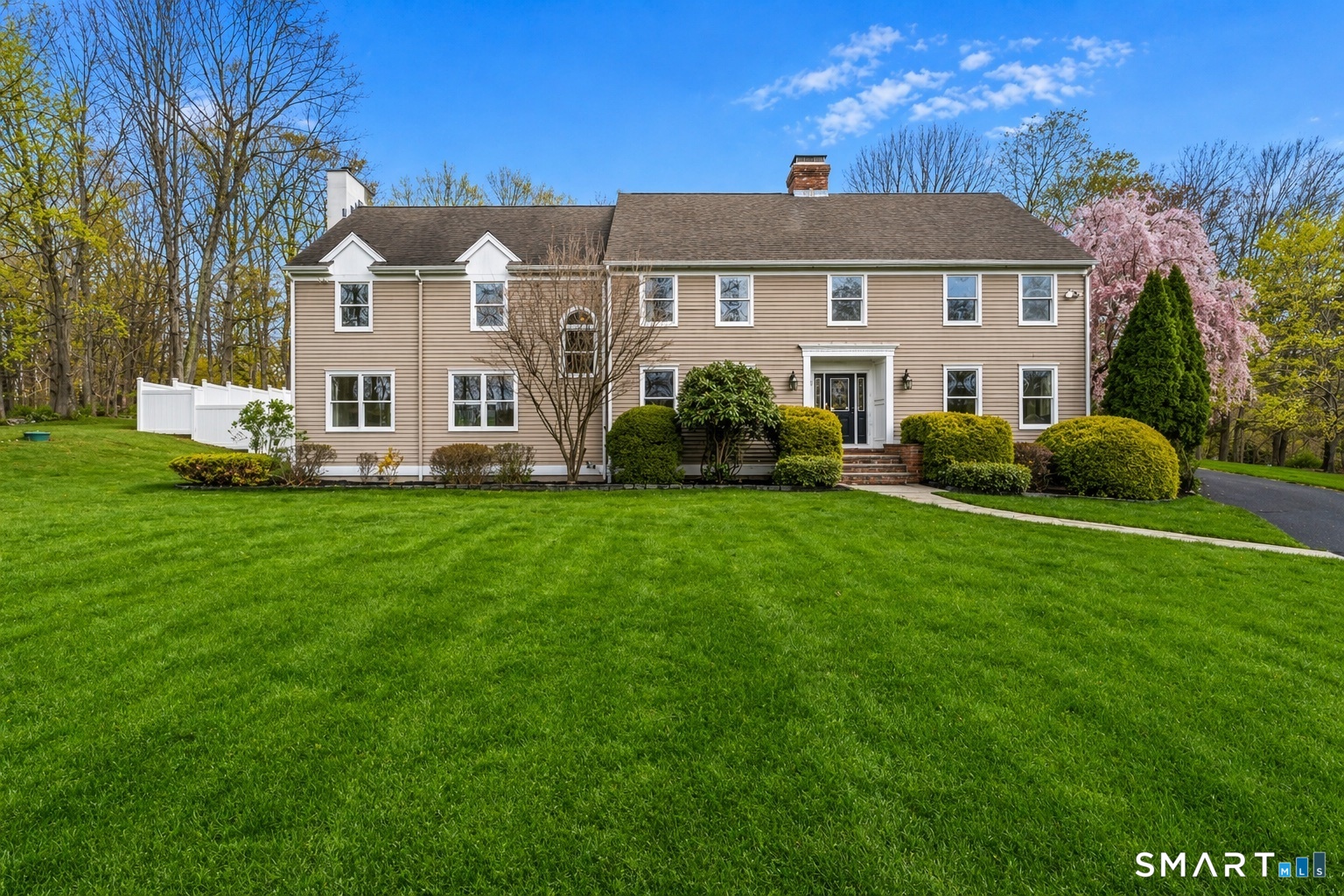 35 Aarons Court Ridgefield, CT 06877 - Photo 3 of 40
