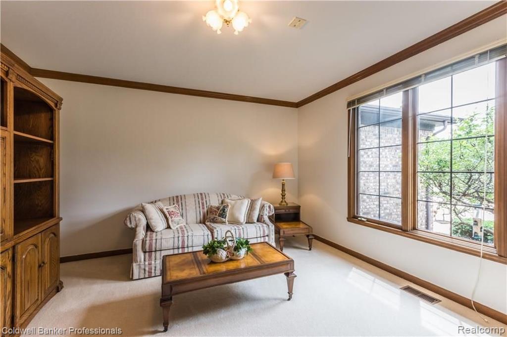 19 Sugar Pine Road Rochester Hills, MI 48309 - Photo 5 of 35