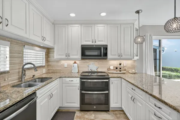 $290,000 | 950 South Kanner Highway, Unit 129, Stuart, FL 34994