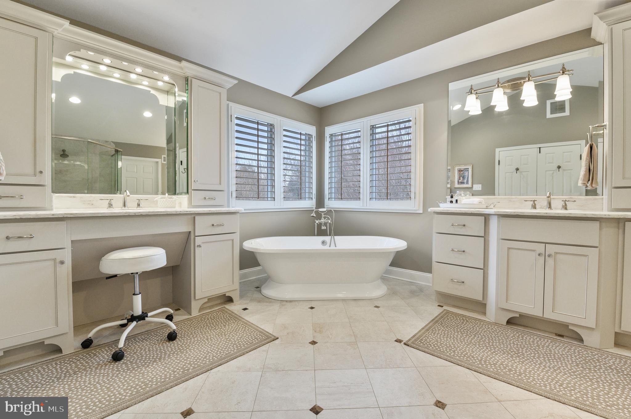 1107 Pebble Spring Drive Berwyn, PA 19312 - Photo 23 of 44 Separate Stand Alone Soaking Tub
