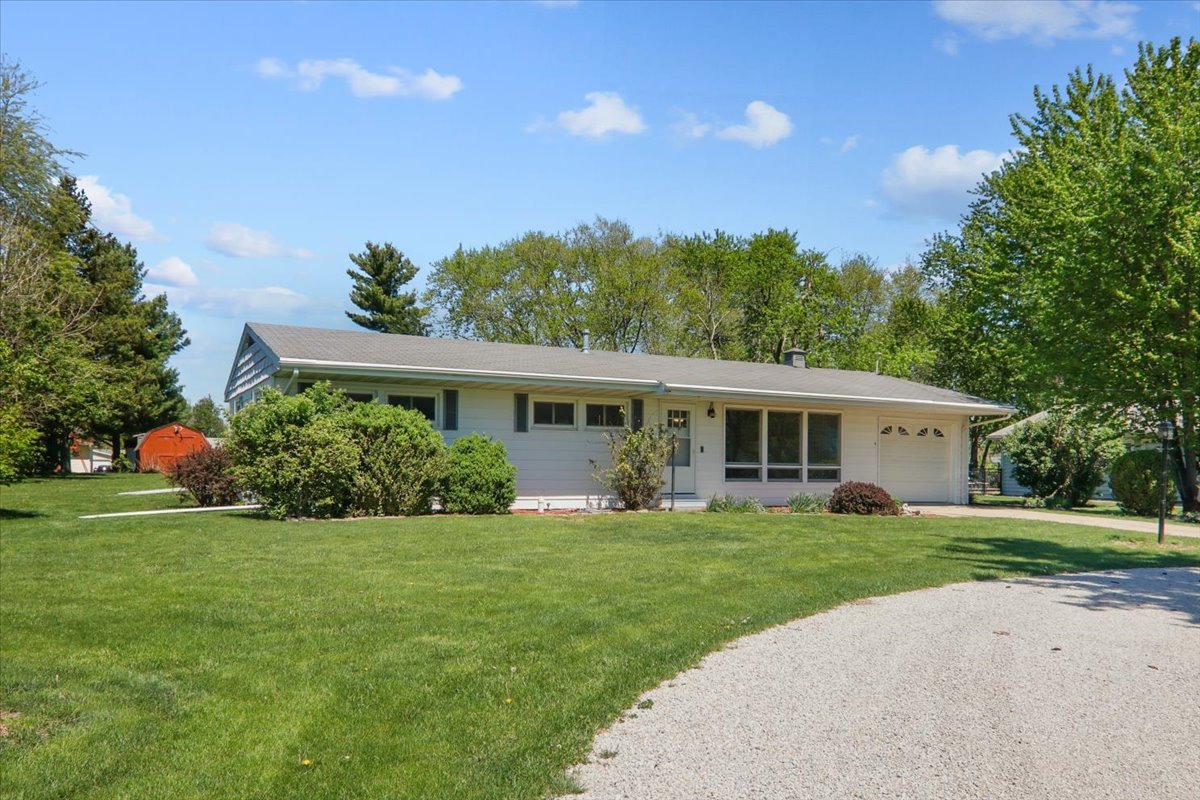 204 Woodrig Road Bloomington, IL 61704 - Photo 1 of 15 Gallery Image 1