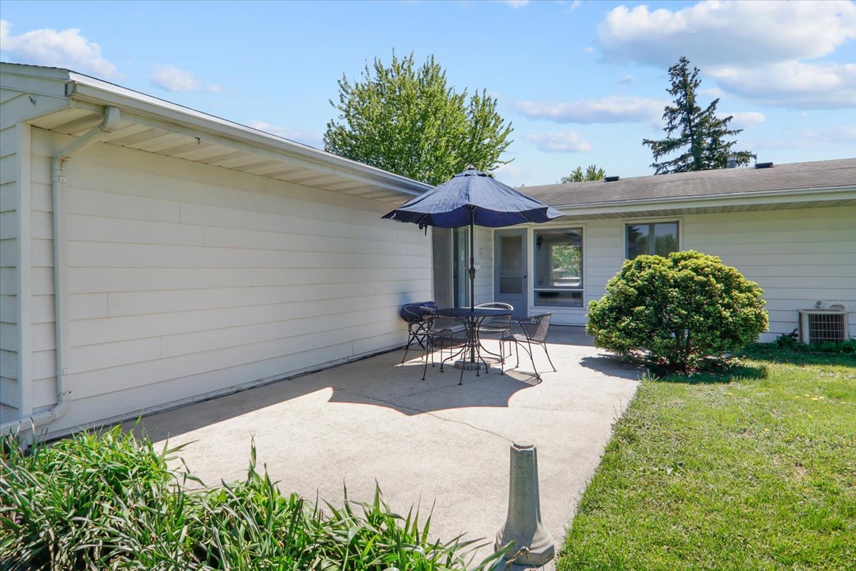 204 Woodrig Road Bloomington, IL 61704 - Photo 4 of 15 Gallery Image 4