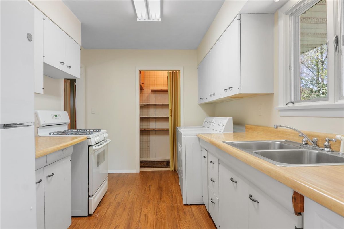 204 Woodrig Road Bloomington, IL 61704 - Photo 7 of 15 Gallery Image 7