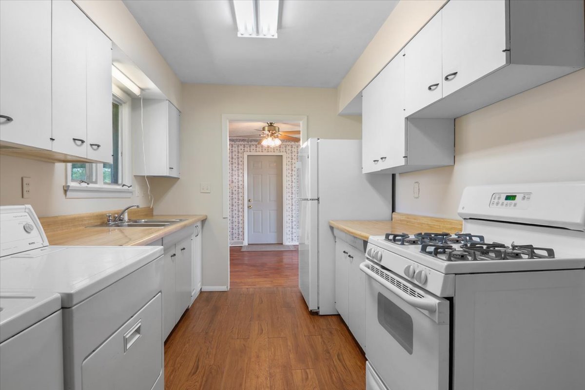 204 Woodrig Road Bloomington, IL 61704 - Photo 8 of 15 Gallery Image 8