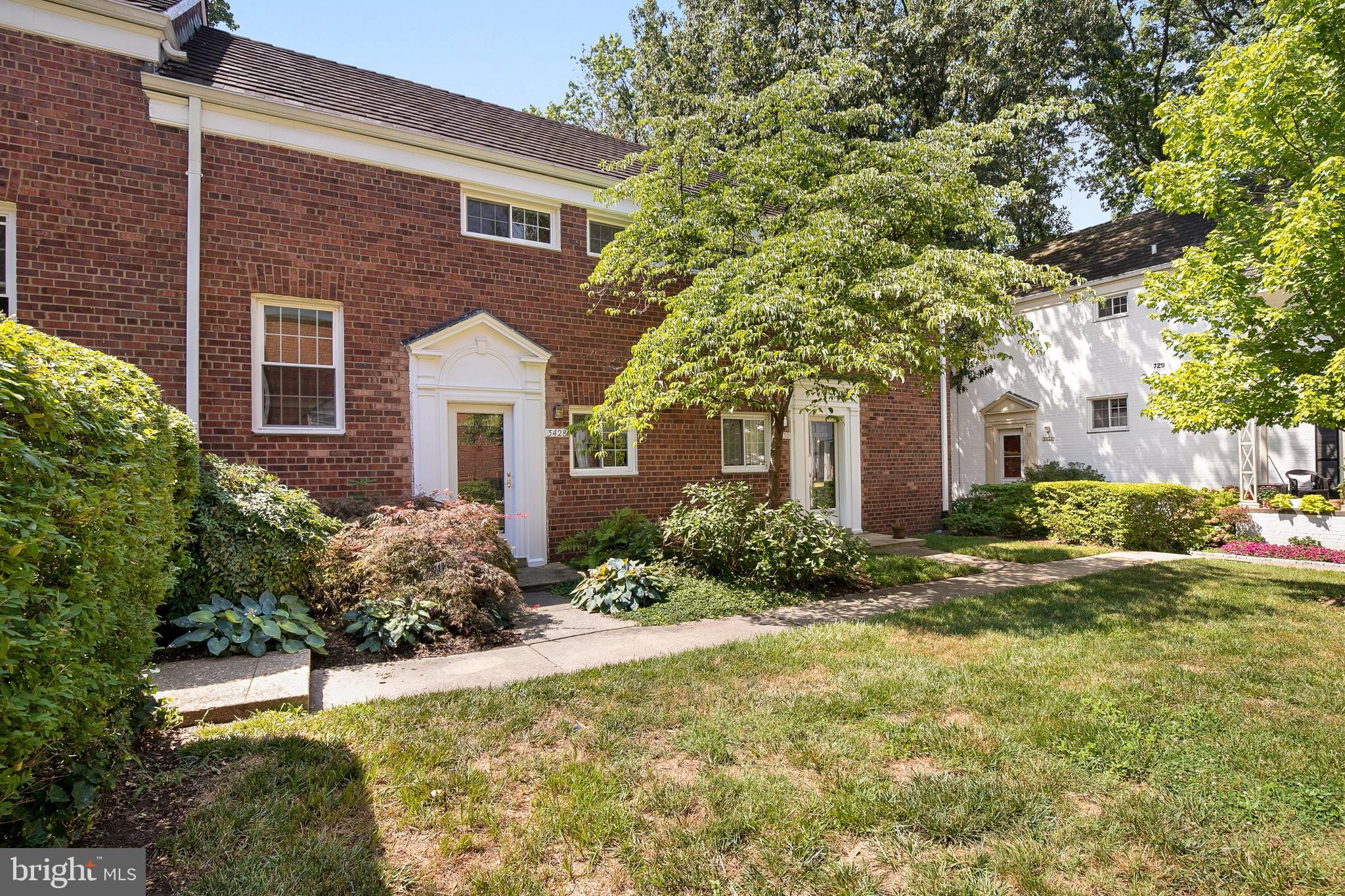 3428 Gunston Road Alexandria, VA 22302 - Photo 3 of 37