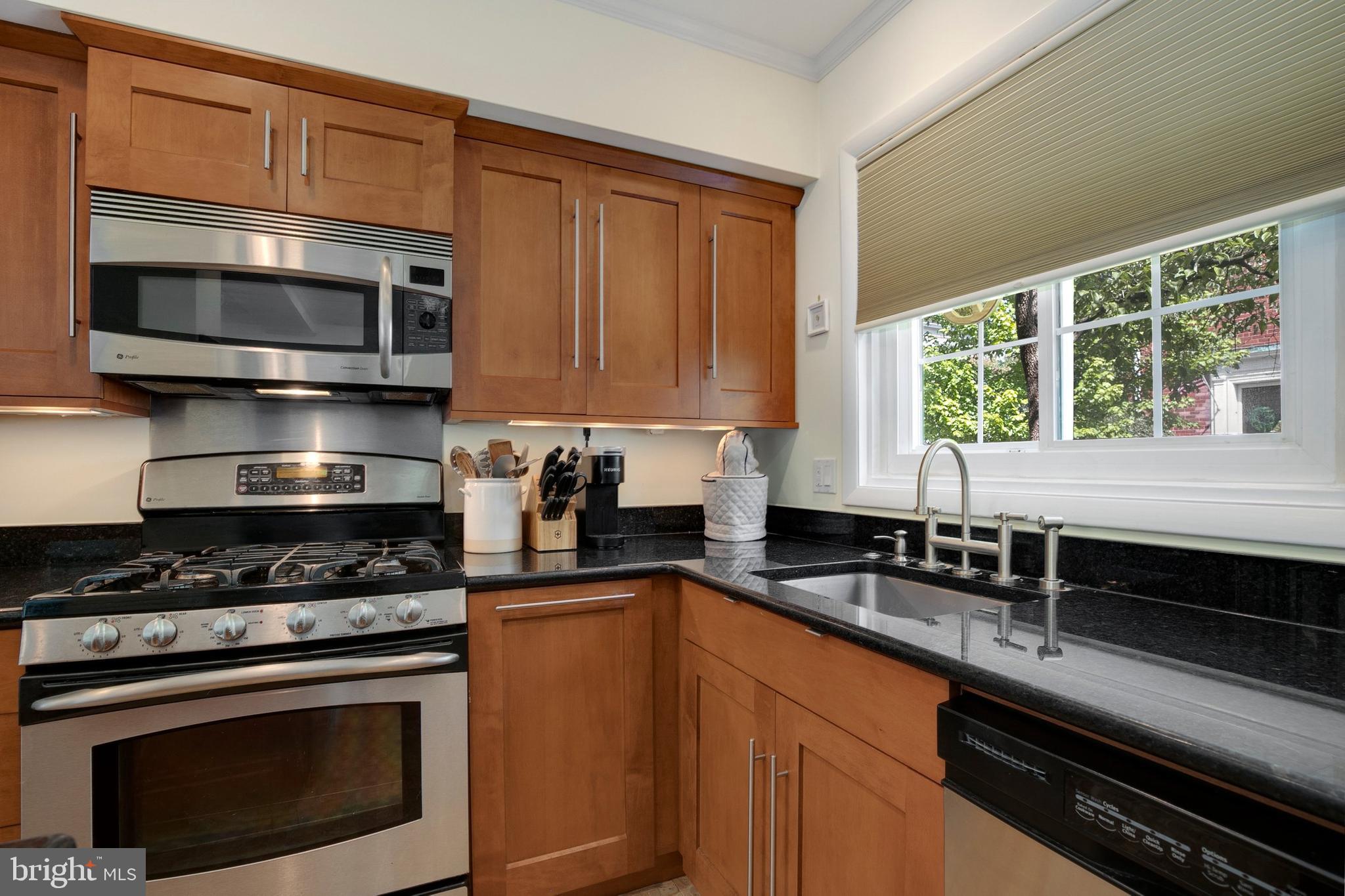3428 Gunston Road Alexandria, VA 22302 - Photo 10 of 37