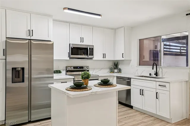 $1,800 | 2414 Paradise Village Way, Las Vegas, NV 89120