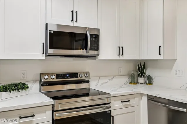 $1,800 | 2414 Paradise Village Way, Las Vegas, NV 89120