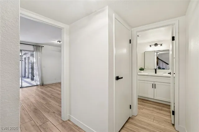 $1,800 | 2414 Paradise Village Way, Las Vegas, NV 89120