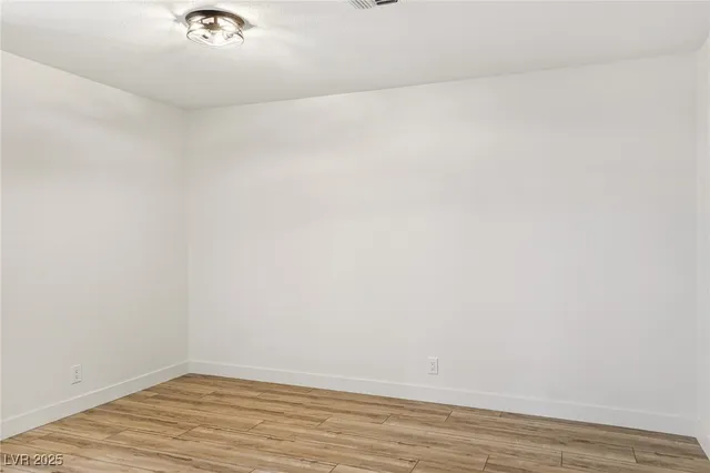 $1,800 | 2414 Paradise Village Way, Las Vegas, NV 89120