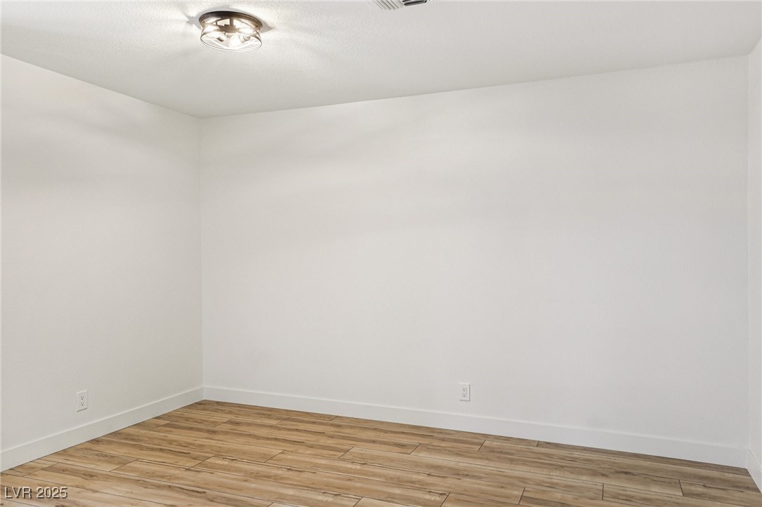 2414 Paradise Village Way Las Vegas, NV 89120 - Photo 16 of 33