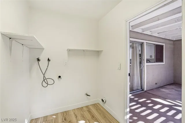 $1,800 | 2414 Paradise Village Way, Las Vegas, NV 89120