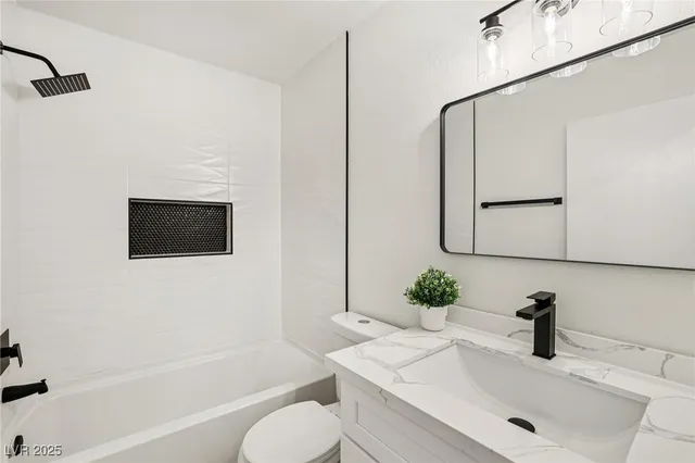 $1,800 | 2414 Paradise Village Way, Las Vegas, NV 89120