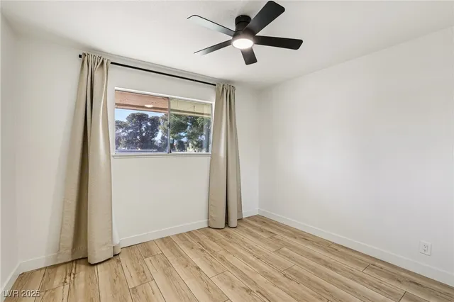 $1,800 | 2414 Paradise Village Way, Las Vegas, NV 89120