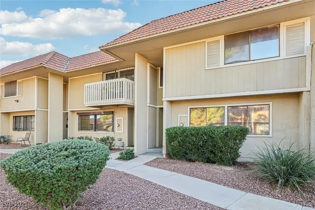 $1,800 | 2414 Paradise Village Way, Las Vegas, NV 89120