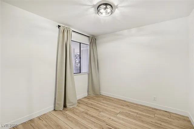 $1,800 | 2414 Paradise Village Way, Las Vegas, NV 89120