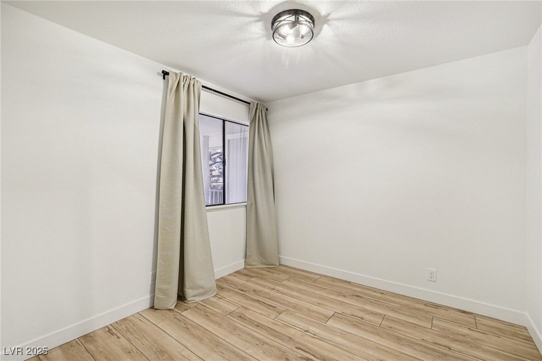 2414 Paradise Village Way Las Vegas, NV 89120 - Photo 23 of 33