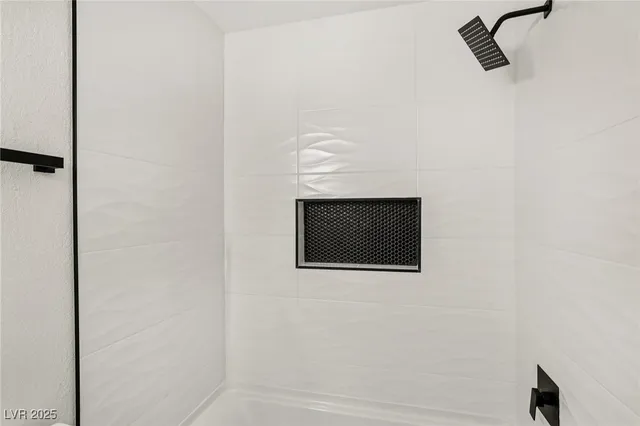 $1,800 | 2414 Paradise Village Way, Las Vegas, NV 89120