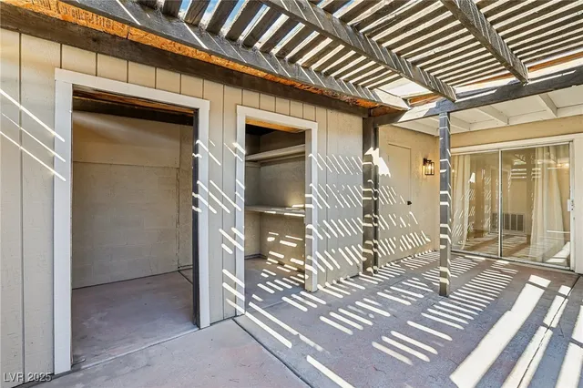 $1,800 | 2414 Paradise Village Way, Las Vegas, NV 89120