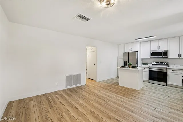 $1,800 | 2414 Paradise Village Way, Las Vegas, NV 89120