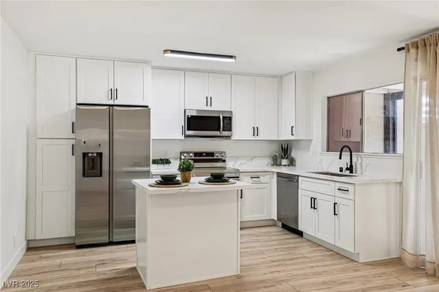 $1,800 | 2414 Paradise Village Way, Las Vegas, NV 89120