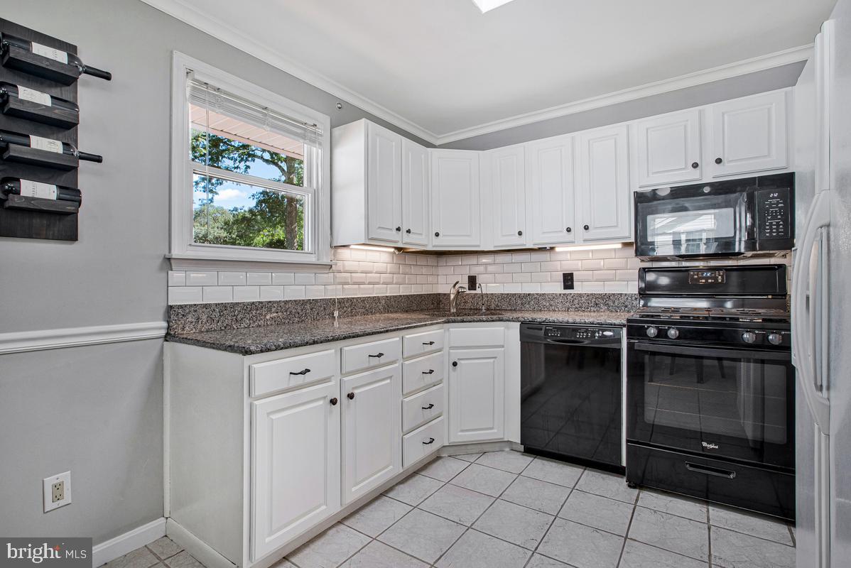 147 Magothy Beach Road Pasadena, MD 21122 - Photo 9 of 37 Gallery Image 9