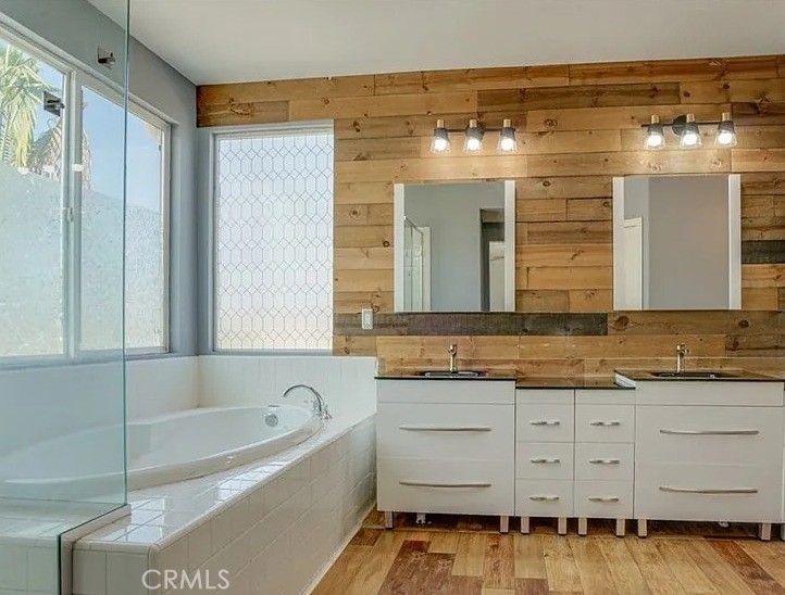 12683 Palm View Way Riverside, CA 92503 - Photo 23 of 25 a bathroom with a bathtub sink and mirror