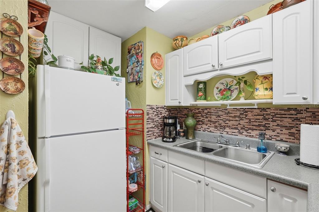 4570 Haines Road North St. Petersburg, FL 33714 - Photo 9 of 29