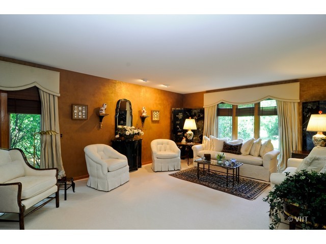 1507 Appleby Road Inverness, IL 60067 - Photo 3 of 25 a living room with furniture and a large window