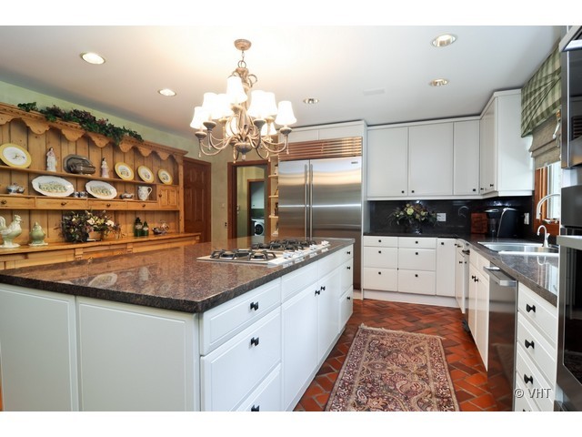 1507 Appleby Road Inverness, IL 60067 - Photo 9 of 25 a kitchen with cabinets and window