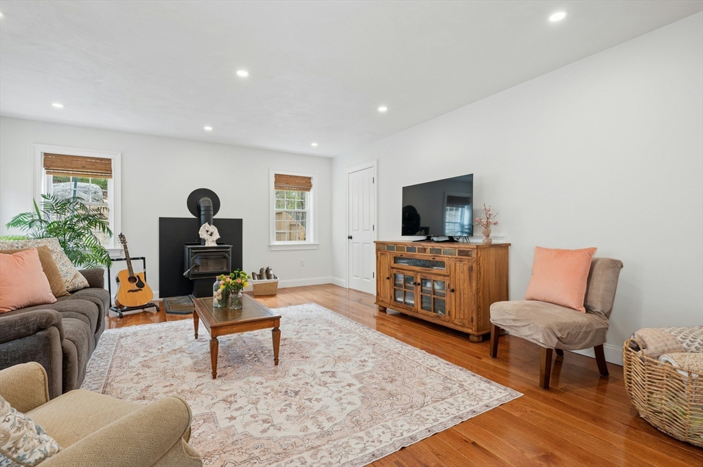 171 Whitins Road Sutton, MA 01590 - Photo 7 of 41 Gallery Image 7
