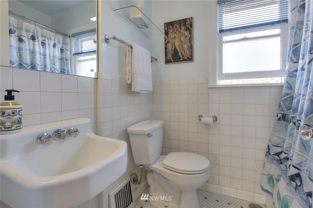 714 North 71st Street Seattle, WA 98103 - Photo 15 of 23 Gallery Image 15