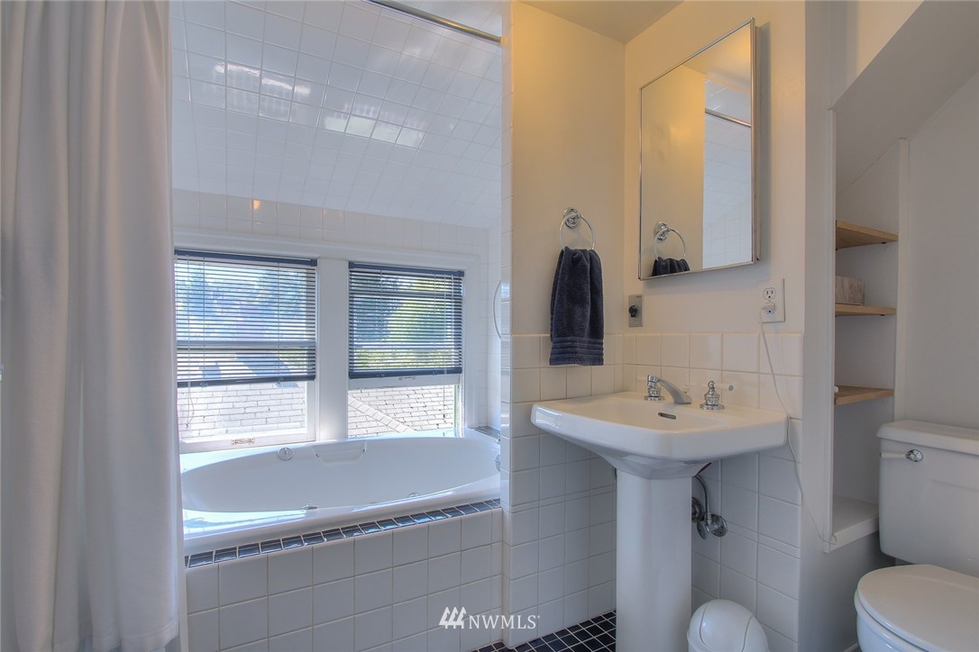 714 North 71st Street Seattle, WA 98103 - Photo 18 of 23 Gallery Image 18