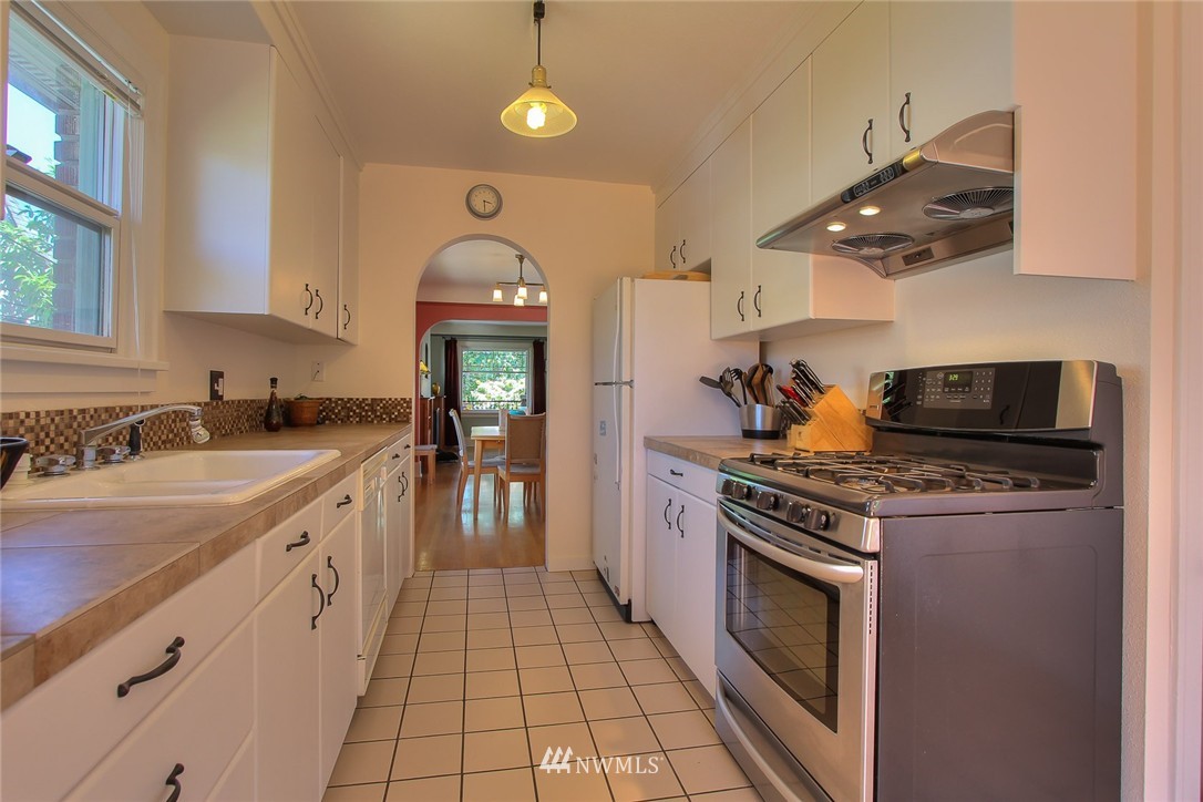 714 North 71st Street Seattle, WA 98103 - Photo 8 of 23 Gallery Image 8