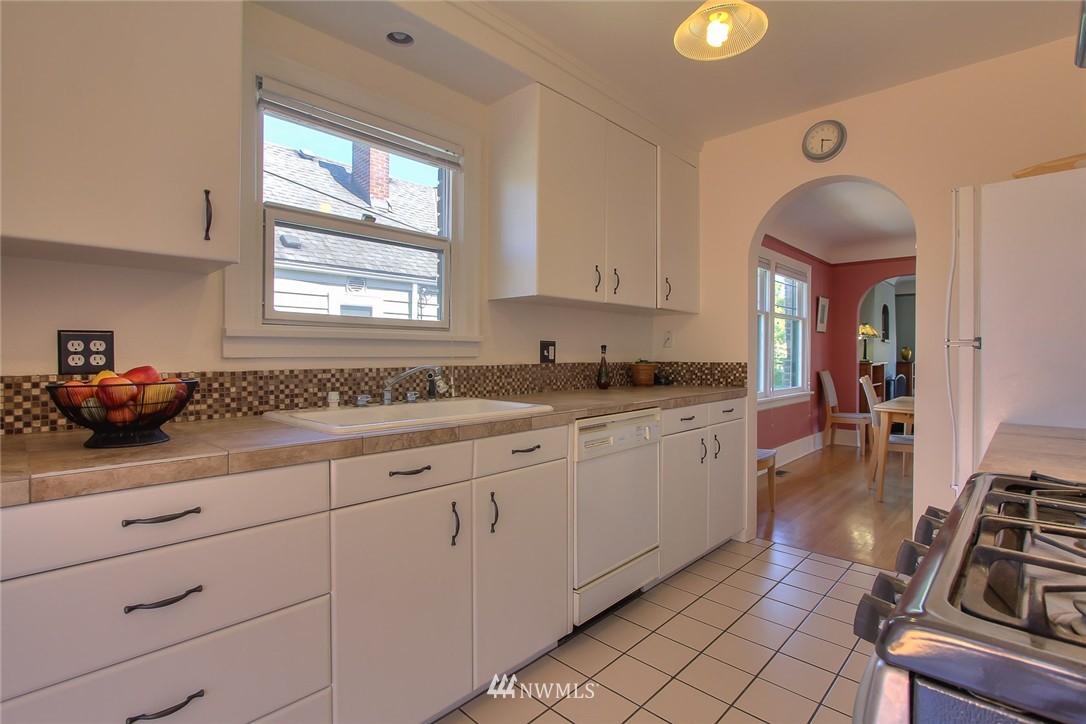 714 North 71st Street Seattle, WA 98103 - Photo 9 of 23 Gallery Image 9
