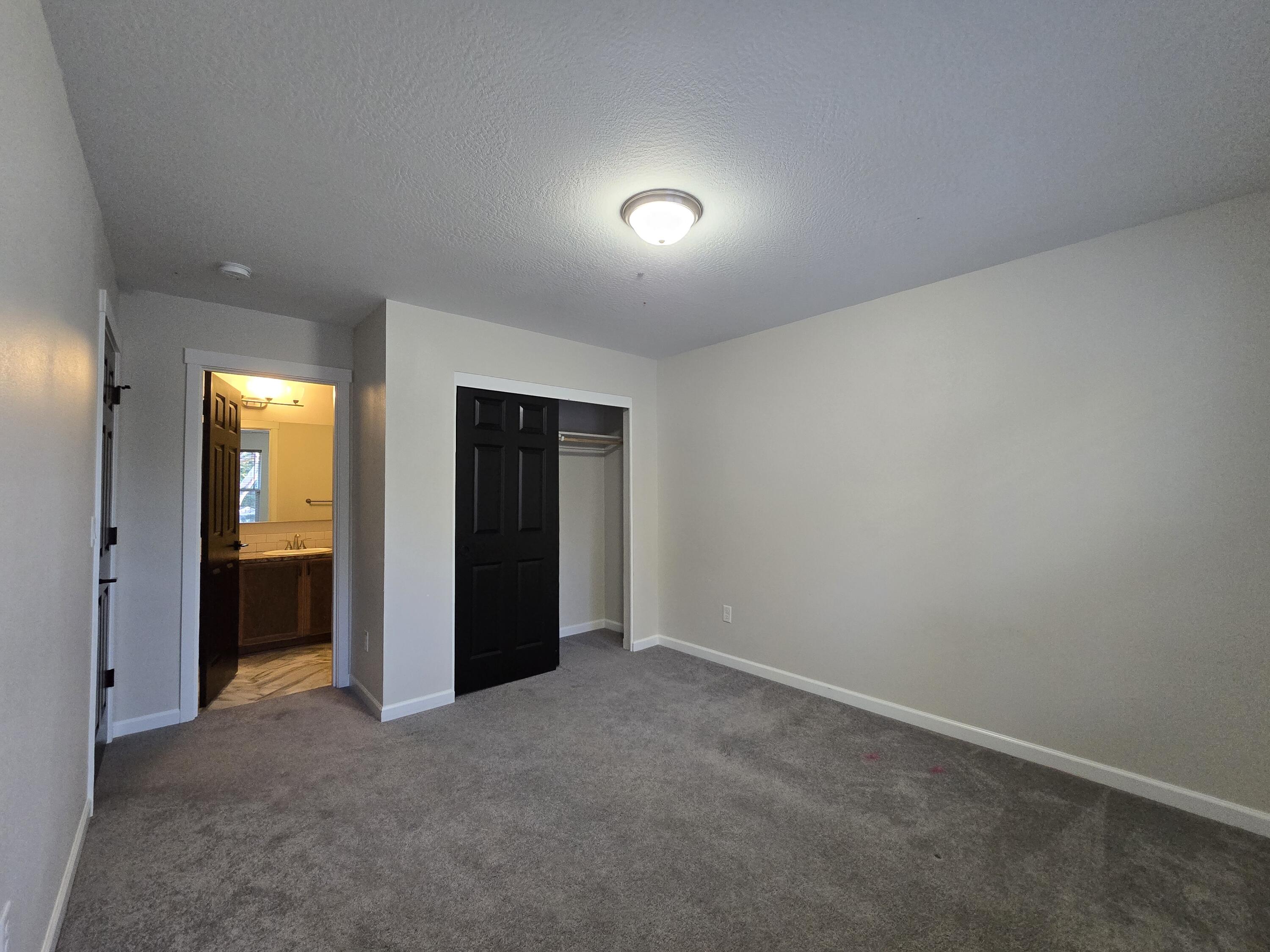 588 Upper Applegate Road Jacksonville, OR 97530 - Photo 33 of 53 Upstiars ensuit 1