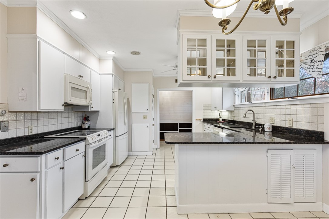 14 Rip Van Winkle Circle Warwick, RI 02886 - Photo 17 of 50