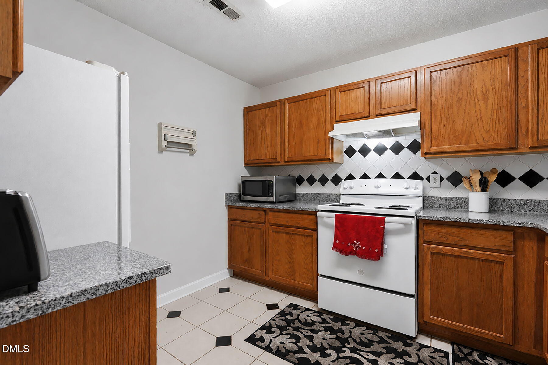 9 Pendleton Court Durham, NC 27713 - Photo 13 of 21 KitchenPendletonCt