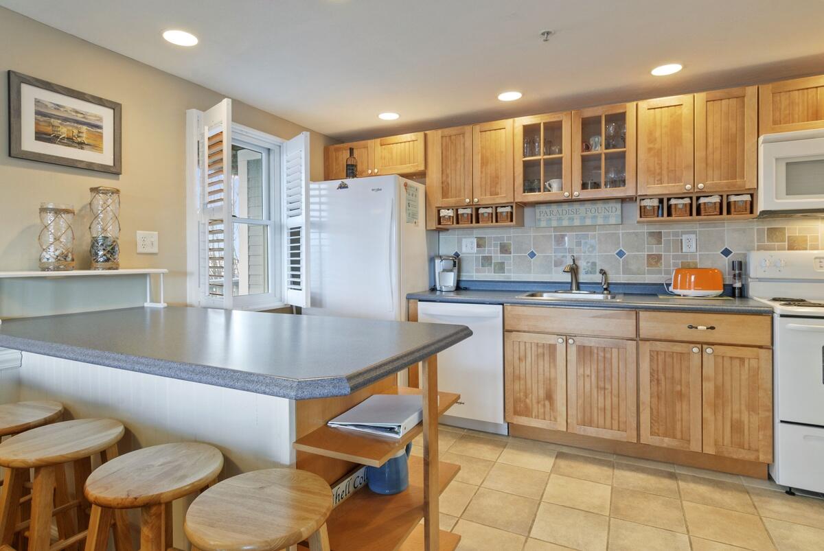 Eat In Kitchen