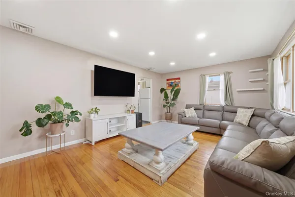 $569,999 | 511 Old North Ocean Avenue, Patchogue, NY 11772