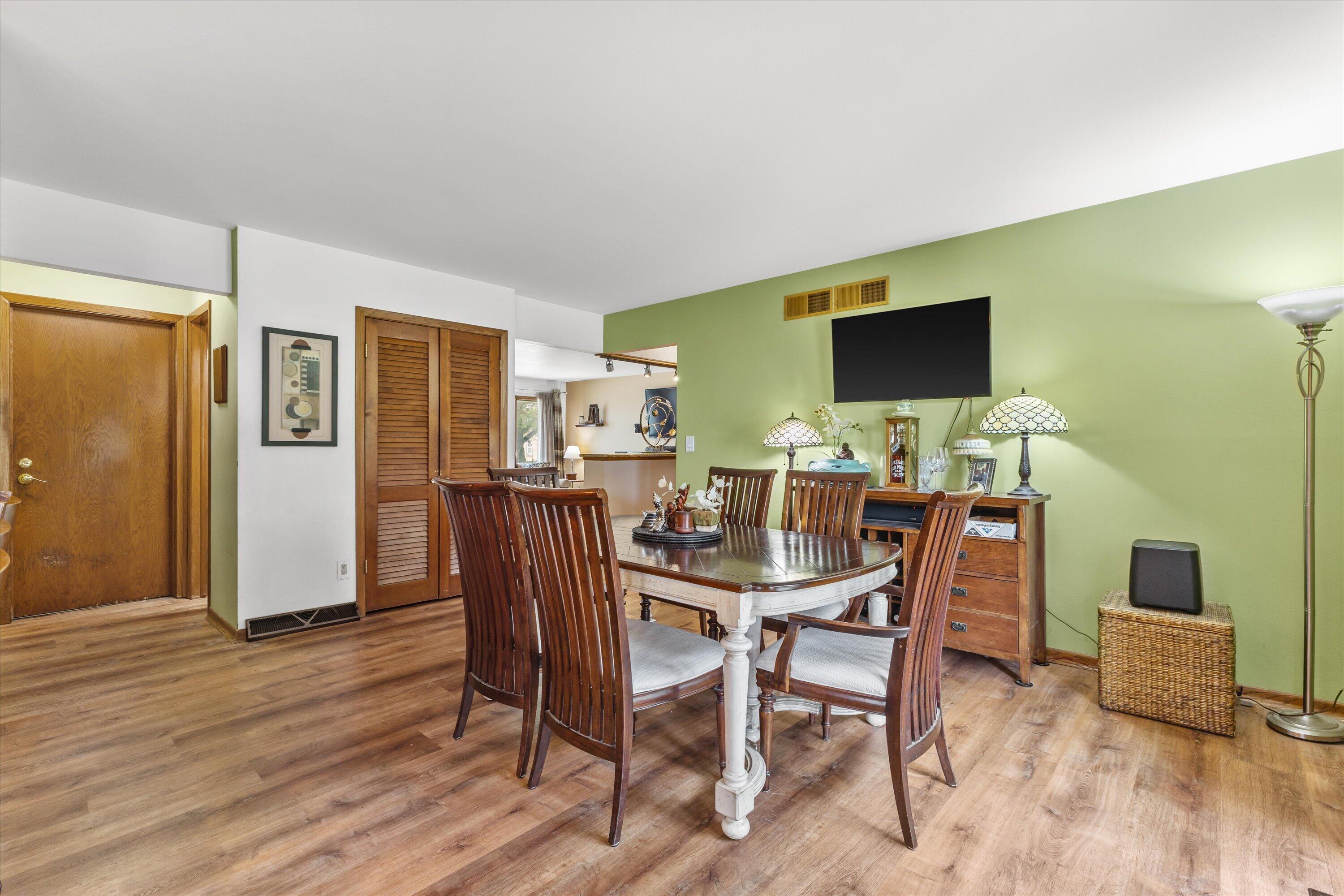 3732 South 75th Street Milwaukee, WI 53220 - Photo 9 of 43 Dining Area