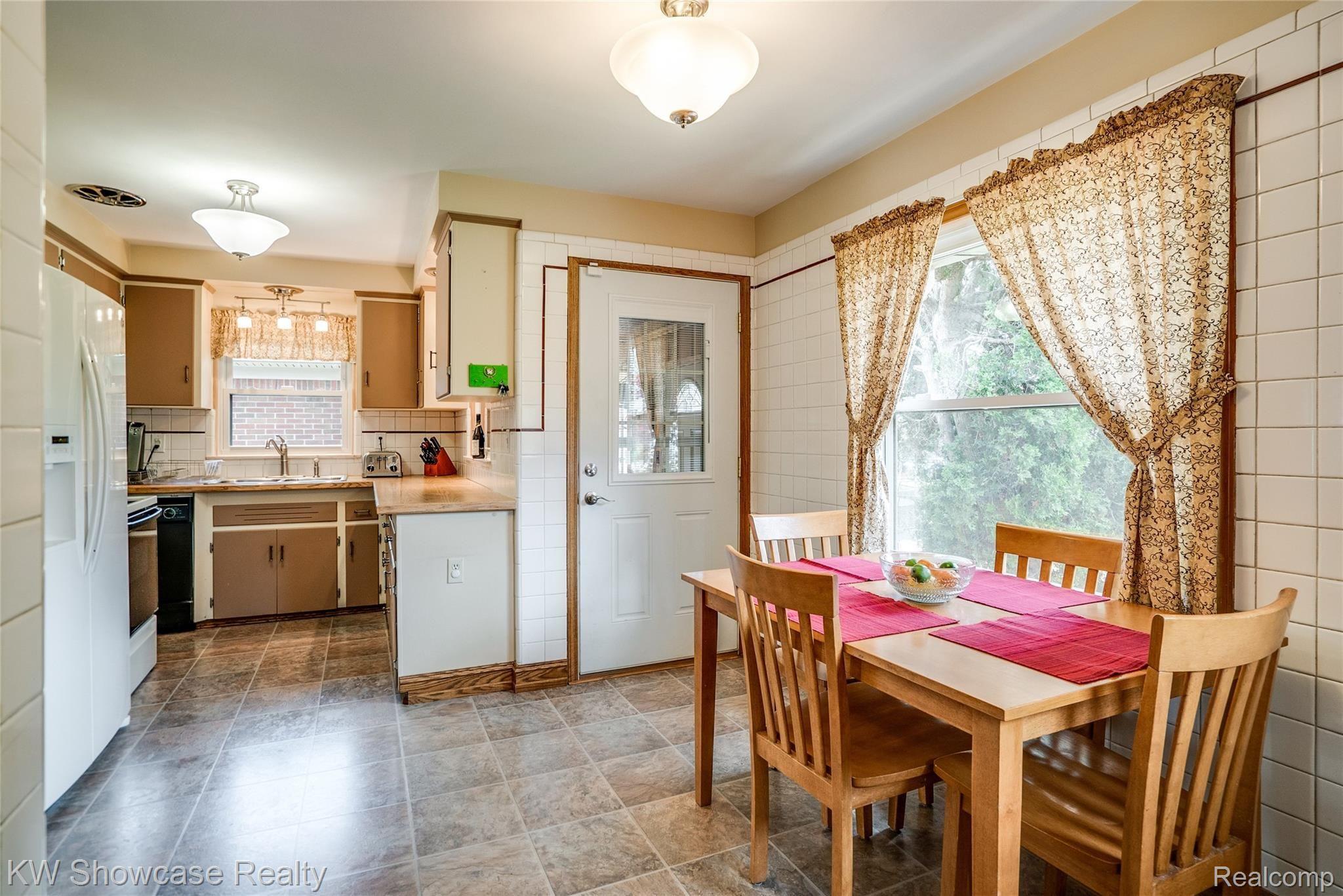 12839 Rosedale Street Southgate, MI 48195 - Photo 12 of 34 The Kitchen has a nice Breakfast noon attached.