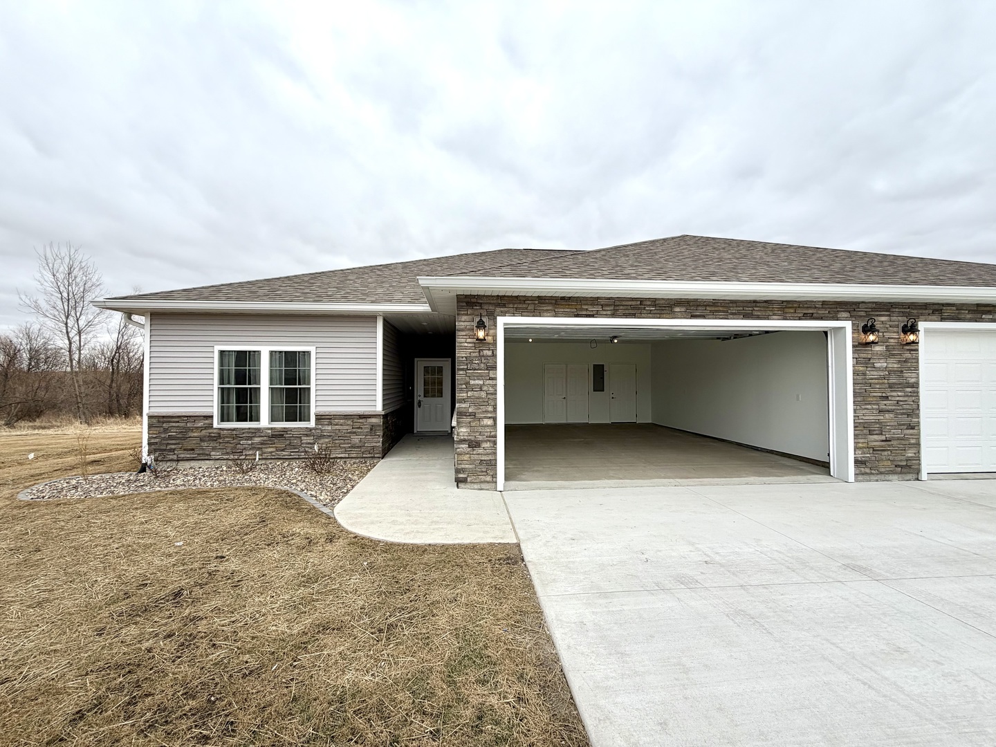 135 Countryview Court Aledo, IL 61231 - Photo 2 of 20 front view of house with car parked