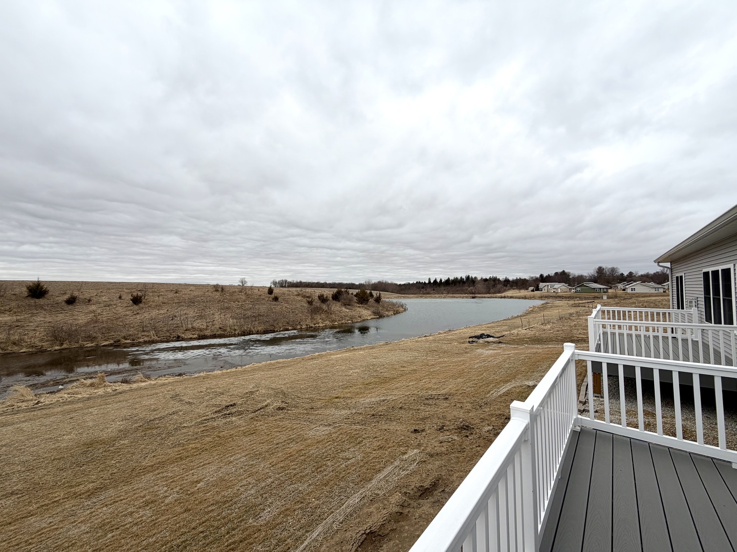 135 Countryview Court Aledo, IL 61231 - Photo 8 of 20 a view of a terrace with skyline