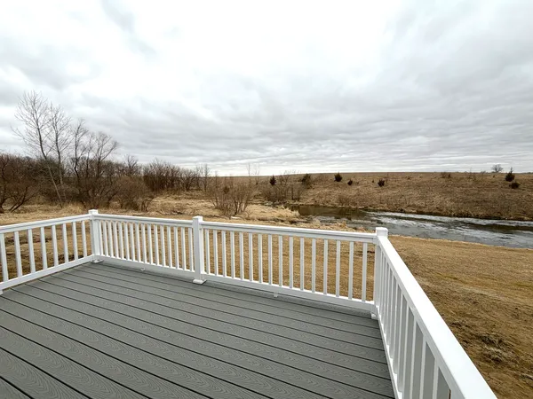 a view of deck and city view