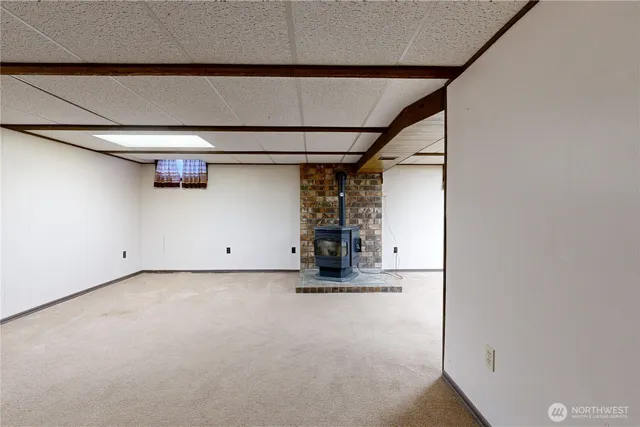 a view of a house with backyard and a garden