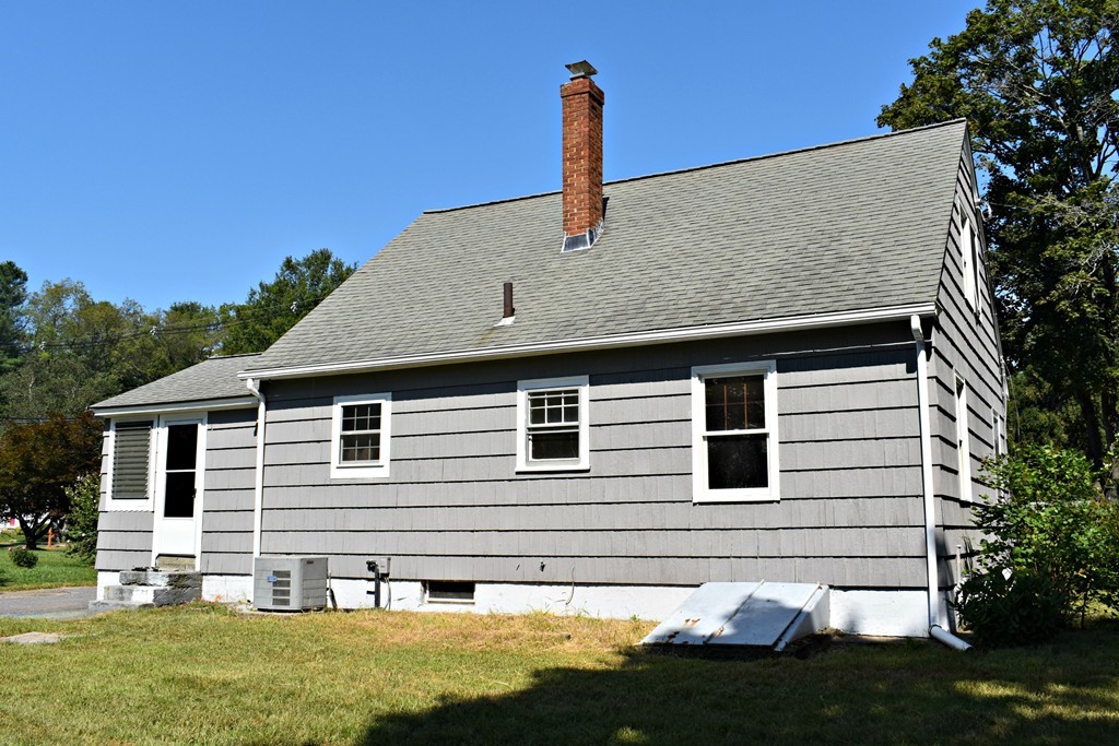 552 Wattaquadock Hill Road Bolton, MA 01740 - Photo 3 of 24 Gallery Image 3