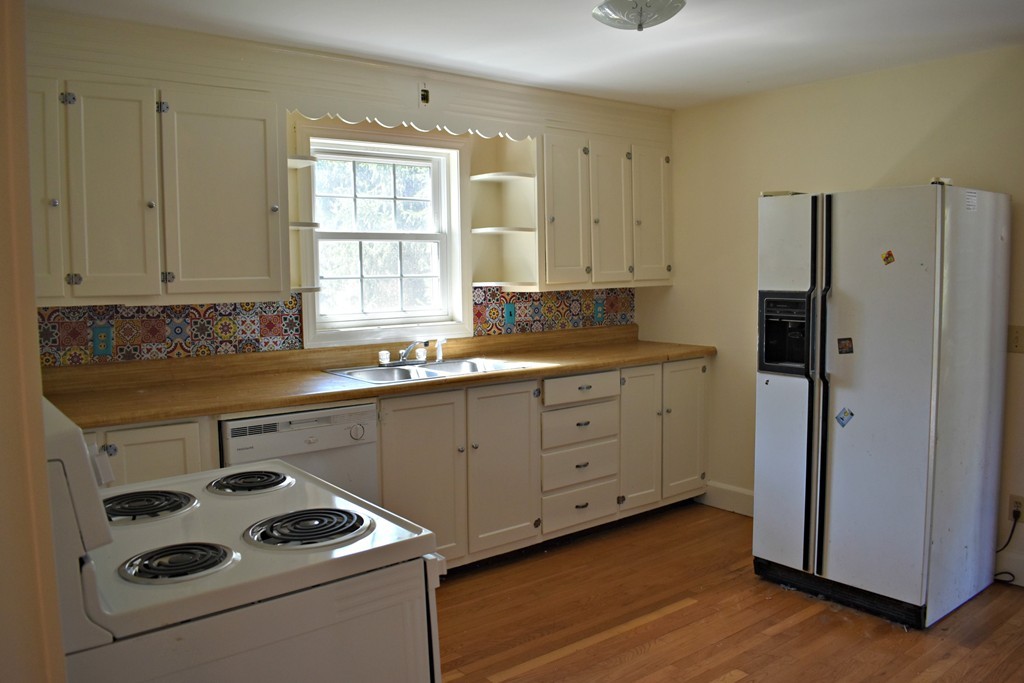 552 Wattaquadock Hill Road Bolton, MA 01740 - Photo 7 of 24 Gallery Image 7