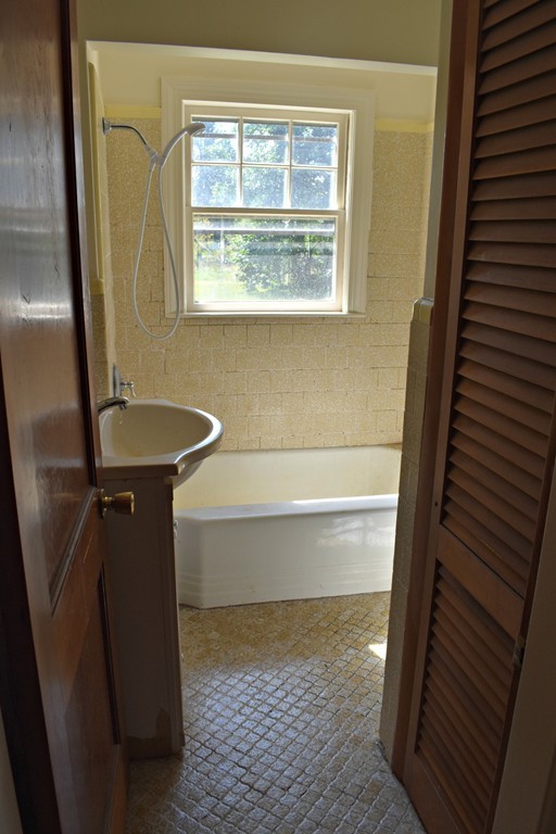 552 Wattaquadock Hill Road Bolton, MA 01740 - Photo 9 of 24 Gallery Image 9